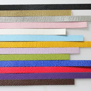 Makrodetail von 10-mm-PU-Lederbändern mit Schlangenmuster in verschiedenen Farben