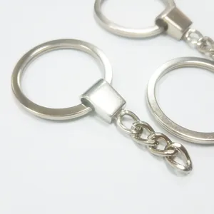 Polierter silberner Schlüsselring aus Metall mit 4-gliedriger Kette für DIY-Schmuck
