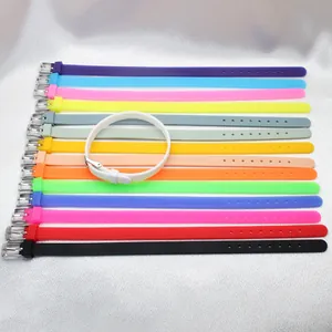 Variété de bracelets en silicone de 8mm colorés pour bijoux DIY et bracelets personnalisés.