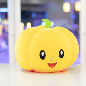 Simpatico peluche a forma di zucca reversibile per Halloween con viso