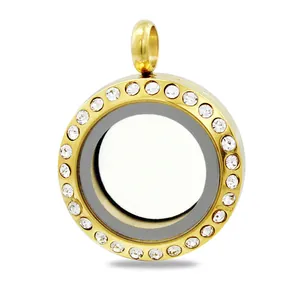 Nahaufnahme des 20mm goldenen Edelstahl Floating Locket Anhängers mit Kristallen
