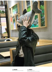 Divertido gorro de tiburón de peluche eléctrico interactivo con detalle de cola