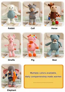 Collection de diverses peluches animales tricotées comprenant ours, girafe et lapin