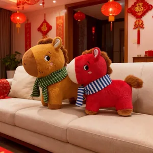 Pareja de peluches de la mascota del caballo de Año Nuevo