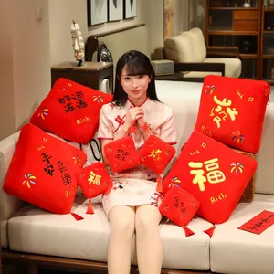 Festliche rote chinesische Neujahrskissen mit traditionellem Fu-Symbol und Stickerei