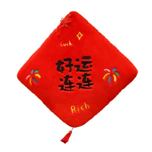 Festliches rotes chinesisches Neujahrs-Plüschkissen mit Stickerei und Quaste