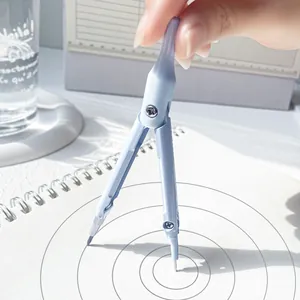 Multifunktionaler hellblauer Zirkel für Schüler als Zeichenwerkzeug auf Papier