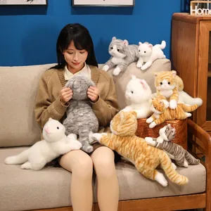 Gatti di peluche realistici in vari colori per decorazione e conforto dei bambini