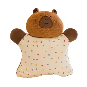 Lindo cojín de peluche de carpincho con estampado de lunares de colores