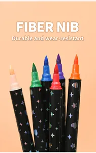 Detailansicht der Faserspitzen von Glitzermarkern mit Sternenmuster auf dem Gehäuse.