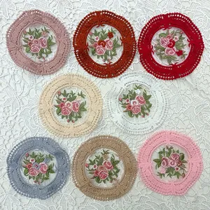 Surtido de posavasos redondos de encaje vintage con detalles de bordado floral
