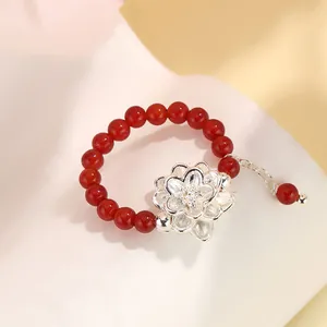 Anillo elegante de cuentas de ágata roja con colgante de flor en plata de ley 925