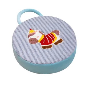 Cuscino rotondo in velluto blu con ricamo a forma di pony per sedia da bambini