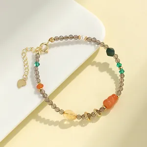 Pulsera hecha a mano de cuarzo ahumado de 3 mm con un dije de calabaza de jade oro