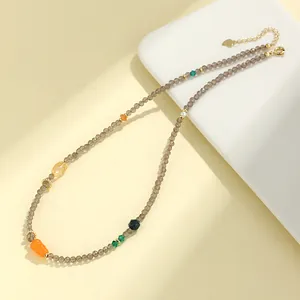 Elegante collar de cuentas de cuarzo ahumado facetado de 3mm con colgante de jade