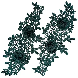 Dettaglio di toppe ricamate in pizzo idrosolubile floreale 3D verde scuro per il fai da te