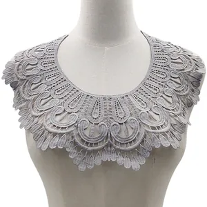 Dettaglio colletto in pizzo grigio ricamato in seta di latte per accessori cucito DIY