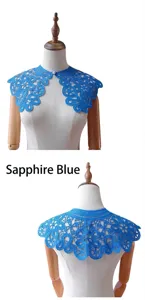 Vue détaillée du faux col amovible en dentelle bleu roi, vue de face et de derrière