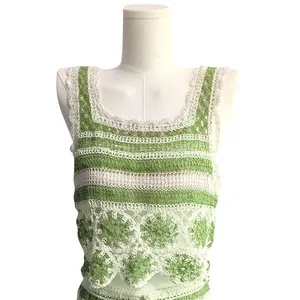 Joli débardeur en maille crochetée à fleurs vert et blanc pour l'été frais
