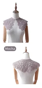 Vue détaillée avant et arrière d'un élégant col amovible en dentelle crochet moka