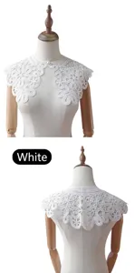 Vue détaillée avant et arrière d'un élégant faux col en dentelle blanche crochetée