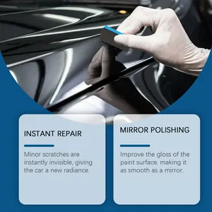 Detail van professionele reparatie van autokrassen en spiegelpolijsten van autolak.
