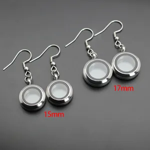 Detailansicht runder Glaskasten-Ohrringe in 15mm und 17mm Größe in silberner Ausführung