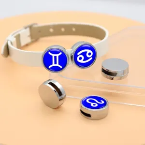 Weißes Lederarmband mit 8mm Schiebe-Tierkreis-Anhängern für Zwillinge und Krebs Zeichen