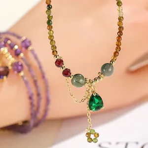 Élégant collier à pendentif tourmaline verte et bracelet en perles multicouche