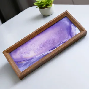 Vista detallada del cuadro de arena movediza 3D con un marco rectangular de madera