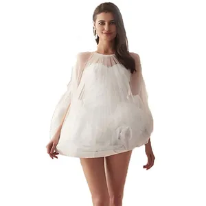 Detalle de velo de almacenamiento de falda de novia de tul blanco para boda