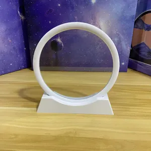 Marco circular blanco y soporte para la exhibición de cuadros de vidrio de arena movediza