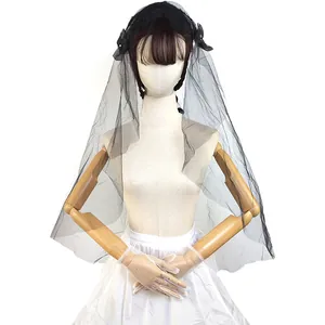 Voile de mariée noir élégant avec bandeau en dentelle pour Halloween ou mariages.