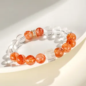 Handgefertigtes Armband aus rotem Phantomquarz mit klarem Kristallquadrat Akzentperle