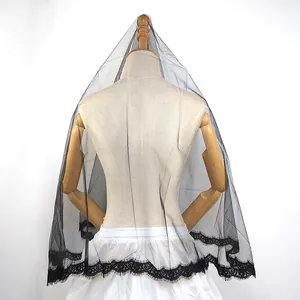 Eleganter einlagiger schwarzer Brautschleier mit feiner Wimpernspitze für Hochzeiten.