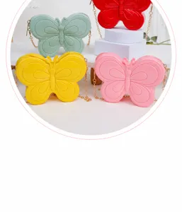 Vista detallada del bolso de gelatina de PVC con forma de mariposa para niñas