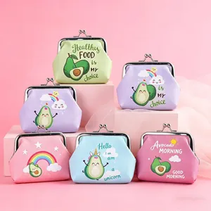 Múltiples monederos de aguacate con cierre de metal en suaves colores pastel