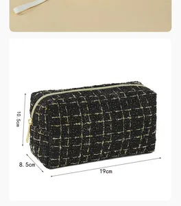Elegant black and gold tweed checkered cosmetic bag with dimensions 19x10.5x8.5 cm