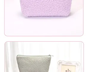 Close-up van zachte sherpa cosmetische tasjes in lavendel en muntgrijs met ritsen.