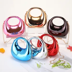 Borsa a Mano da Donna in Pelle Verniciata Metallizzata a Mezzaluna Mini Tracolla a Catena Lucida Elegante Piccola Borsa da Sera per Feste