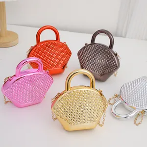 Set von Mini-Vorhängeschloss-Handtaschen in verschiedenen Metallic-Farben mit Strass