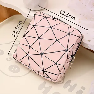 Rosa Aufbewahrungstasche mit geometrischem Muster für Damenbinden