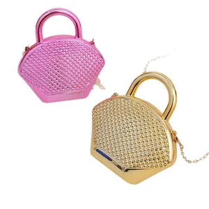 Elegante Mini-Handtasche in Schlossform mit Strasssteinen und Metallkette.