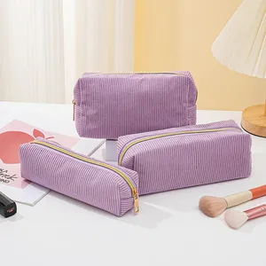 Set di tre trousse in velluto a coste viola con cerniere dorate per cosmetici da viaggio