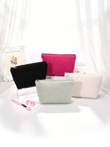 Zachte lamswollen toilettassen in diverse kleuren voor reizen en make-up organisatie