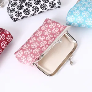 Minimalist retro geometric pattern kiss-lock coin purse for women's small storage.