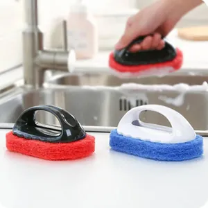 Detailansicht ergonomischer Küchenreinigungsschwamm mit stabilem Griff für das Waschbecken