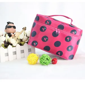 Grote roze polkadot make-up tas met schattig kersenpatroon en handvat voor op reis
