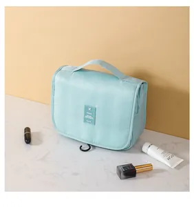Trousse de toilette suspendue bleu clair en tissu imperméable avec cosmétiques