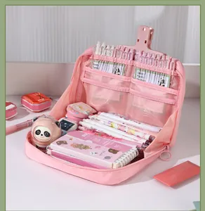 Innenansicht der rosa Panda-Schreibwarentasche mit großer Kapazität für Stifte und Hefte